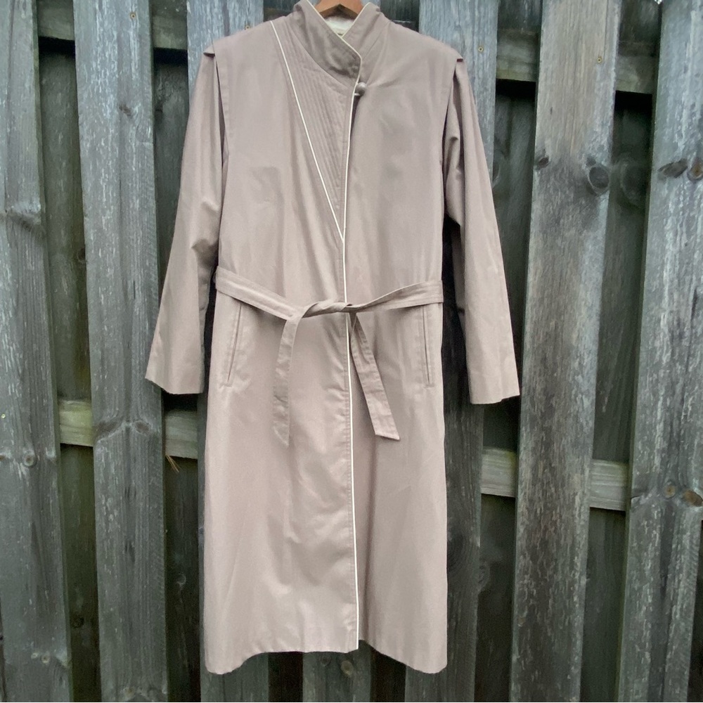 Vintage Malaysia Taupe All weather Trench Coat fur and quilted Lined rem…